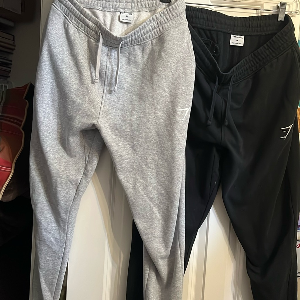 Men’s Gymshark Sweatpants- Medium